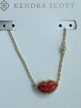 💛KENDRA SCOTT LIP NECKLACE💛